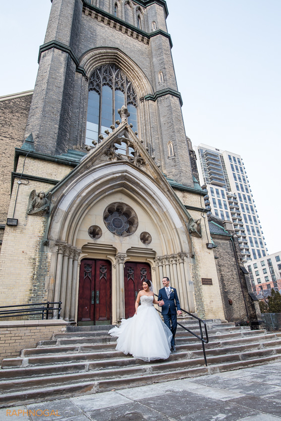 20-bride and groom at front steps on metropolitan united church